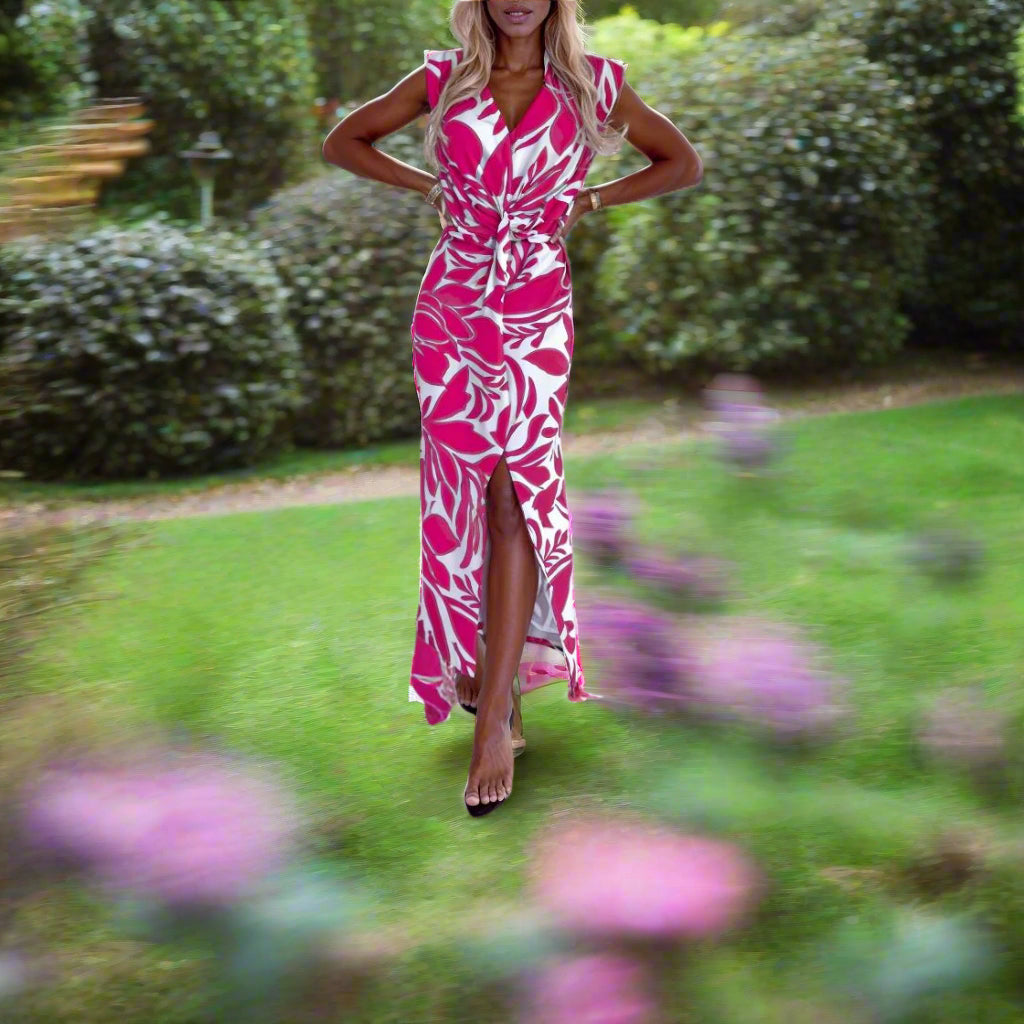 Flávia™ | Sleeveless Dress with Slit and Leaf Print